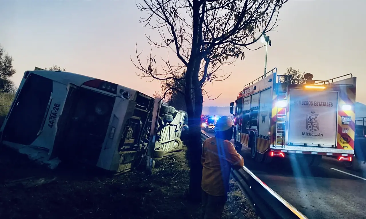  Tragedia en Michoacán: volcadura de autobús en la Morelia–Pátzcuaro deja 7 muertos y 17 heridos 