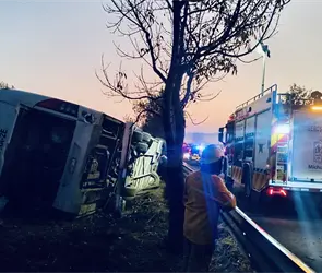 Tragedia en Michoacán: volcadura de autobús en la Morelia–Pátzcuaro deja 7 muertos y 17 heridos