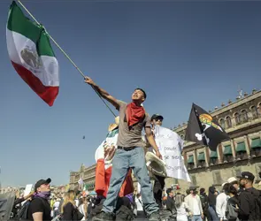 Madre de joven detenido en marcha de la Gen Z denunciará tortura policial ante Fiscalía de CDMX