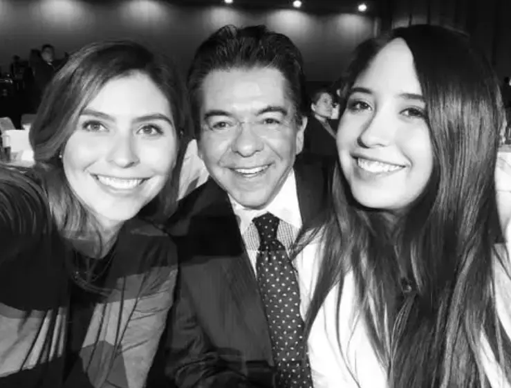 La mamá de Aislinn Derbez se casó con el locutor Alberto Aguilera con quien tuvo dos hijas. Especial