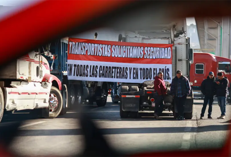 Transportistas y agricultores realizaron bloqueos masivos que afectaron a 17 estados del país.