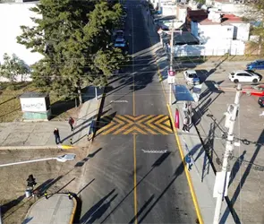 Mejoran tránsito y servicios urbanos en tres vialidades de Loma Bella en Puebla