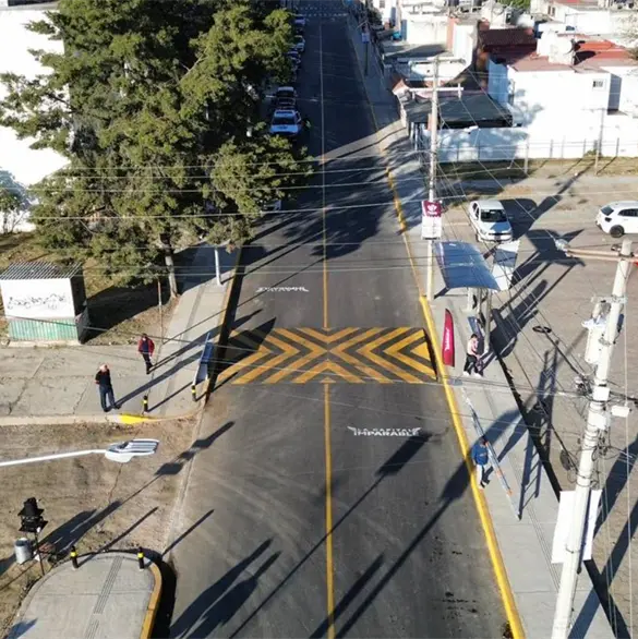 Mejoran tránsito y servicios urbanos en tres vialidades de Loma Bella en Puebla