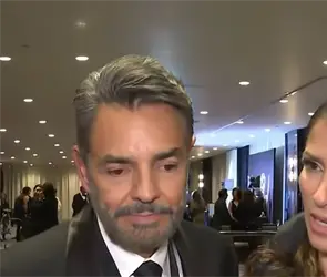Eugenio Derbez se entera en los Premios Emmy de la muerte de Gabriela Michel, mamá de Aislinn Derbez