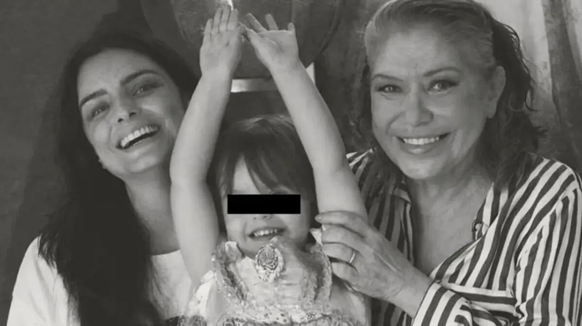  Aislinn Derbez rompe el silencio sobre el fallecimiento de su madre, Gabriela Michel.
 