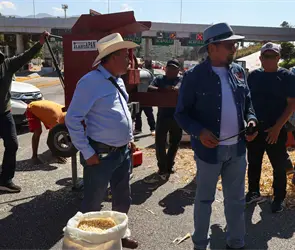 Bloqueos masivos seguir&aacute;n: transportistas y agricultores desaf&iacute;an al Gobierno