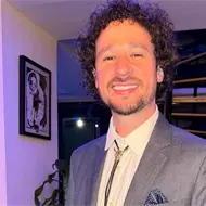 Así es el lujoso departamento donde vive Luisito Comunica