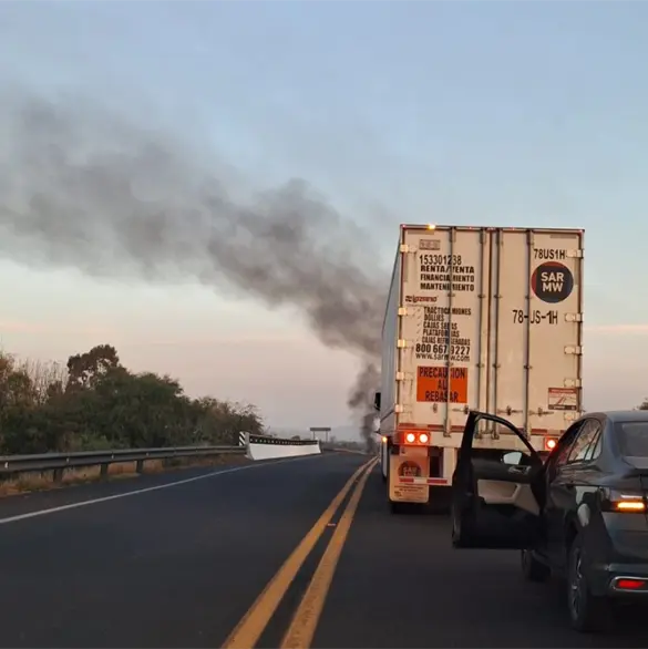 CTM vs. CATEM: fuerte enfrentamiento provoca incendio y caos en la Tlaxcala–Puebla