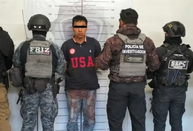 Diego N fue detenido por el feminicidio de una menor y el homicidio de sus padres por la Fiscalía de Zacatecas. Diego N fue detenido por el feminicidio de una menor y el homicidio de sus padres por la Fiscalía de Zacatecas.