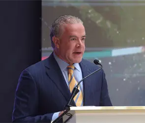 Raúl Rocha Cantú, copropietario de Miss Universo, bajo investigación por tráfico de combustible y armas