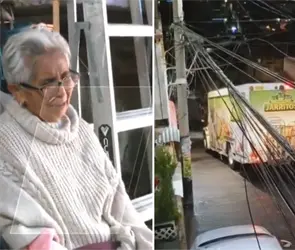"Me voló la ventana y me tiró": Anciana narra cómo sobrevivió al choque del camión de Jarritos en su casa