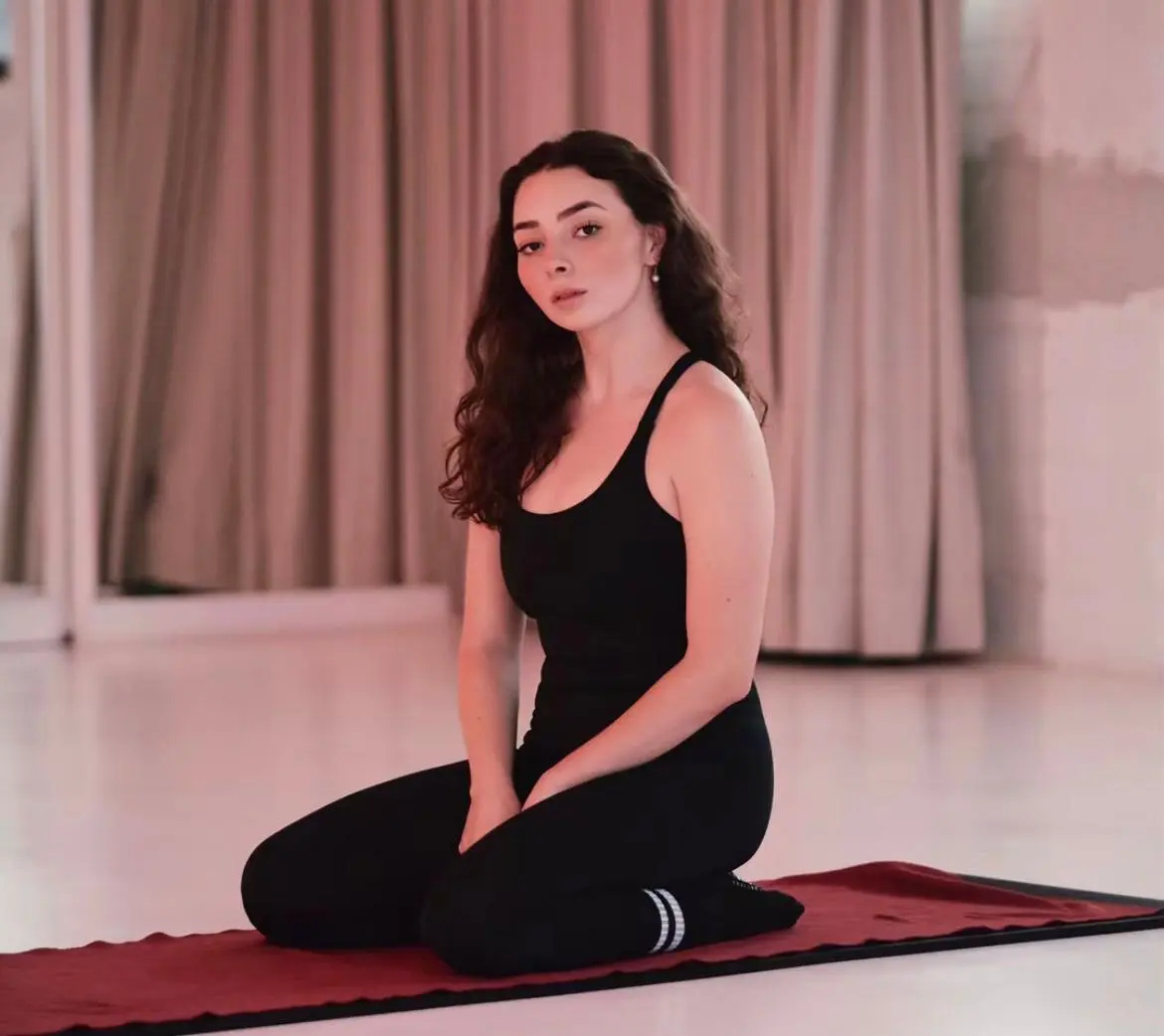 De acuerdo con su perfil de Facebook, Majo Adame estudió en el Centro de Estudios en Ciencias de la Comunicación (CECC) Pedregal.