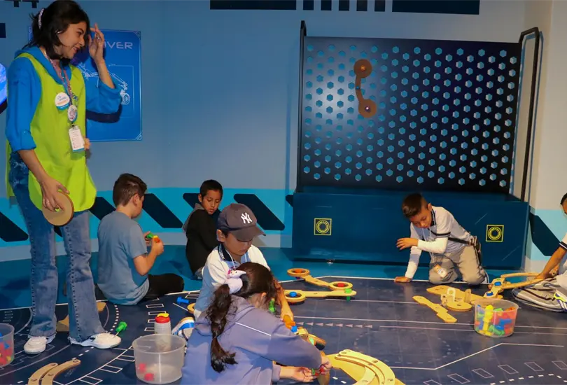 Resalta el papel de las mujeres en la carrera espacial.