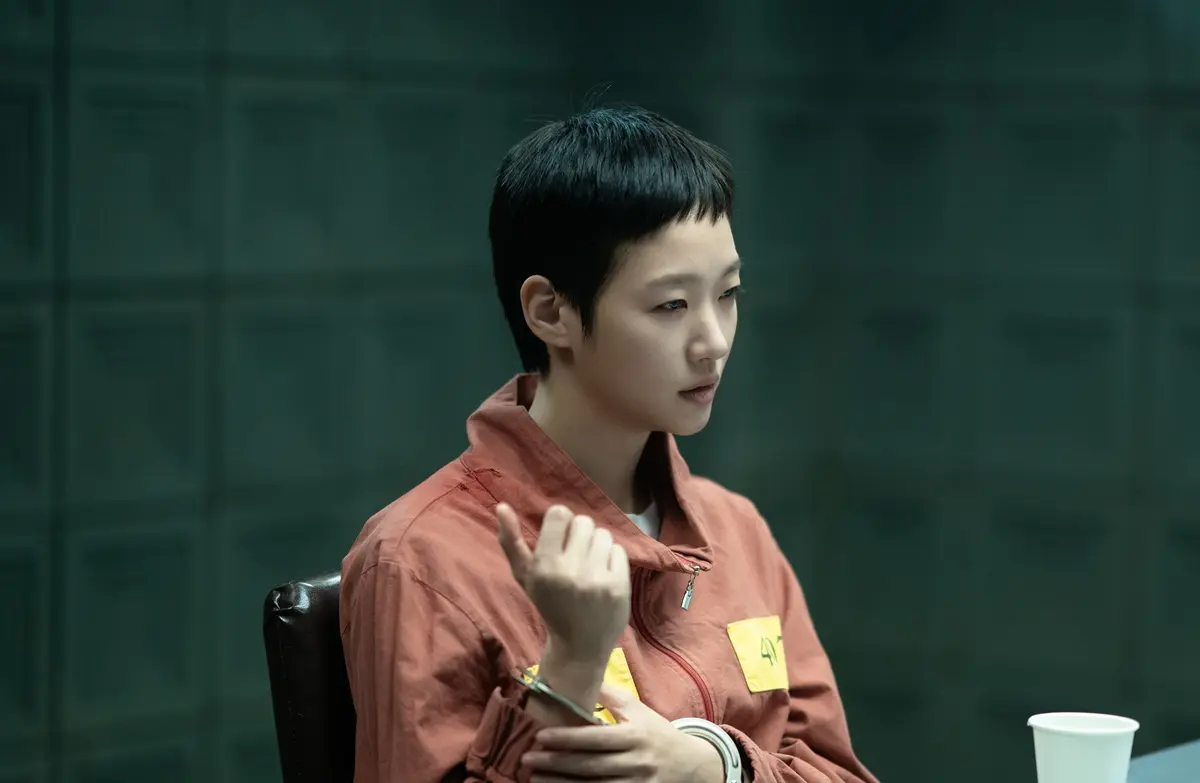 El precio de una confesión (5 de diciembre). Una extraña le ofrece un trato a una mujer acusada de matar a su propio esposo, pero el precio es muy alto.