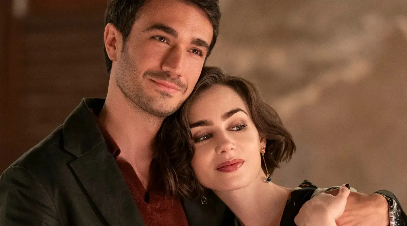 Emily en París: Temporada 5 (18 de diciembre). Emily busca reinventarse en Roma, pero cuando el amor, el trabajo y la lealtad se interponen en su camino, la dolce vita se transforma en un caos.