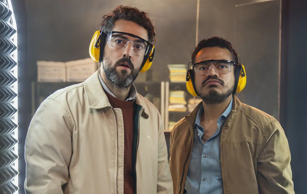 La hora de los valientes (19 de diciembre). Un psicoanalista tiene que cumplir servicio comunitario y debe apoyar a un inspector devastado por la infidelidad.<br>