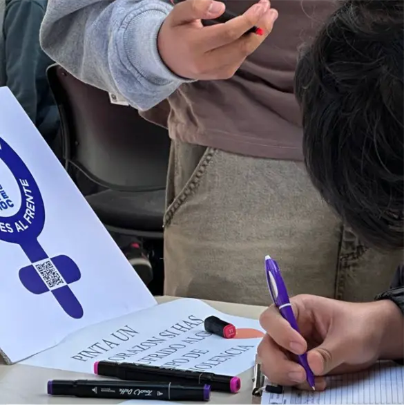 Brigada Violeta llega al CECyT 5 para ayudar a prevenir y detectar casos de violencia Brigada Violeta llega al CECyT 5 para ayudar a prevenir y detectar casos de violencia