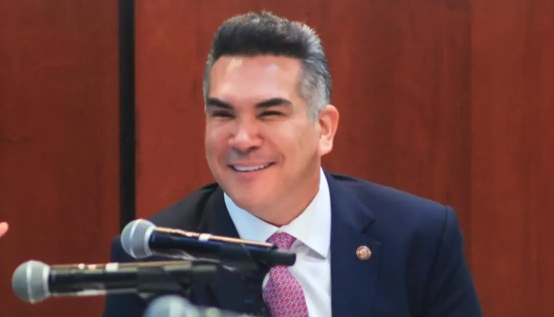 Sus peleas contra otros senadores y sus constantes derrotas desde que está al frente del PRI lo han colocado en el ojo del huracán. Sus peleas contra otros senadores y sus constantes derrotas desde que está al frente del PRI lo han colocado en el ojo del huracán.