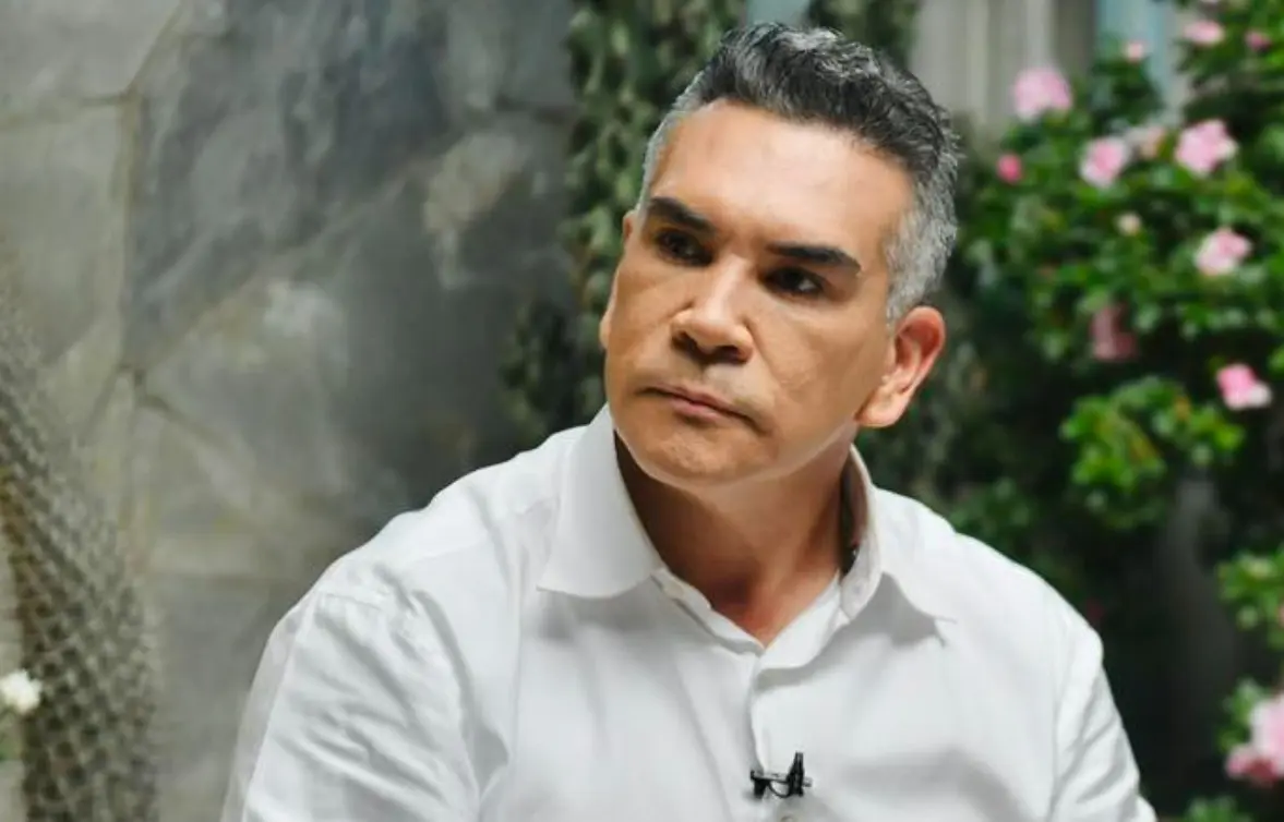 Cuenta con una trayectoria de más de 30 años en el mundo de la política. Cuenta con una trayectoria de más de 30 años en el mundo de la política.