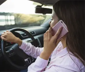 Edomex: &iquest;De cu&aacute;nto es ahora la multa por usar el celular mientras manejas en 2025?