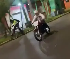 Es un potencial asesino: Identifican a motociclista que atacó a ciclista y lo presumió en TikTok