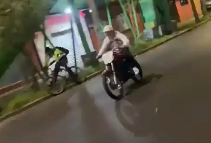 Identifican a motociclista que atacó a ciclista y lo presumió en TikTok
