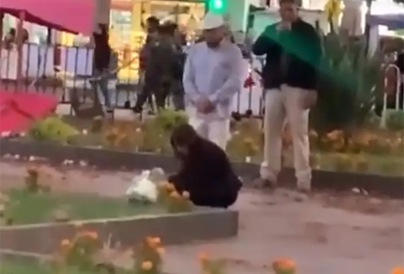 Tras una misa en su memoria, Grecia se dirigió hacia la Plaza de los Mártires, en el costado donde se registró el ataque armado.