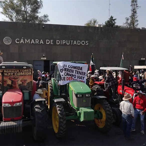 ¿Por qué cientos de tractores llegaron a San Lázaro? El campo se levanta contra la Ley de Aguas