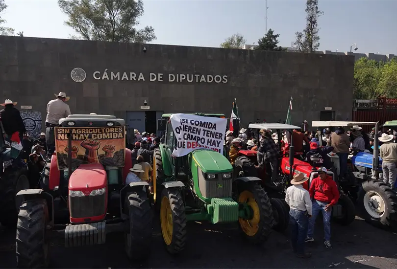 Productores de Veracruz, Puebla, Tlaxcala y otros estados llegaron en caravana a San Lázaro para frenar la nueva Ley de Aguas