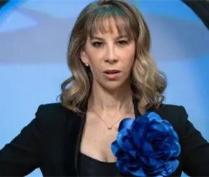 Hija de Shanik Berman se disculpa tras pedir que los jóvenes paguen a las empresas por trabajar