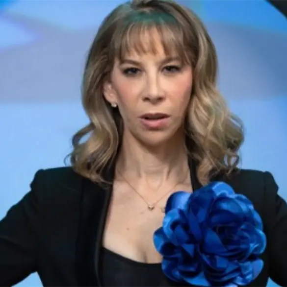 Hija de Shanik Berman se disculpa tras pedir que los jóvenes paguen a las empresas por trabajar