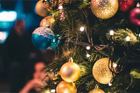 Navidad sin gastar de m&aacute;s: as&iacute; puedes ahorrar luz y pagar menos a la CFE