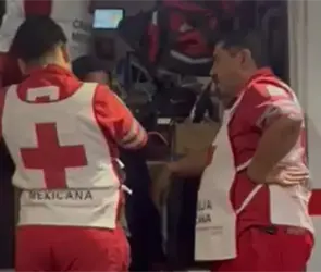 Lo golpean y roban al salir de un bar: abuelito queda tirado en la vía pública