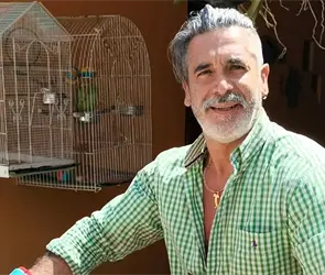 Actor de Televisa pide apoyo para cirugía de su padre de 84 años