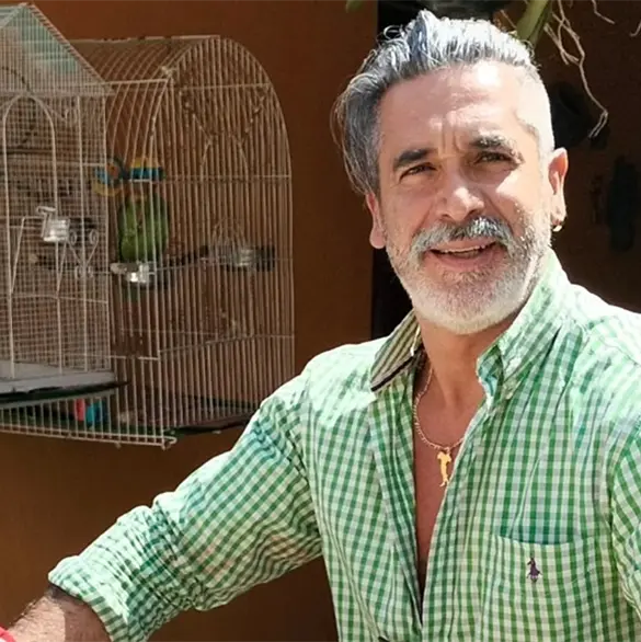 Actor de Televisa pide apoyo para cirugía de su padre de 84 años