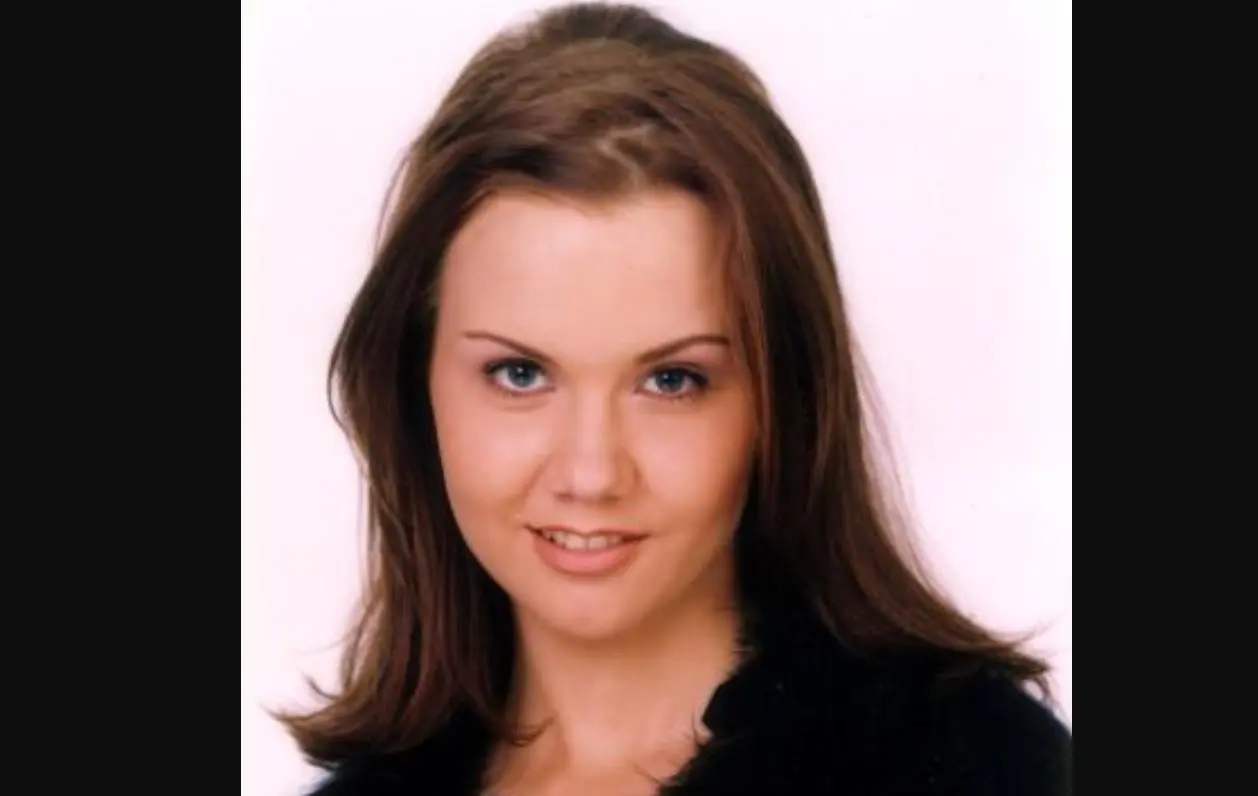 Valentín Pimstein, vicepresidente de producción de Televisa, vio potencial en ella y le ofreció una oportunidad como actriz tras una prueba en video junto a Juan Soler.