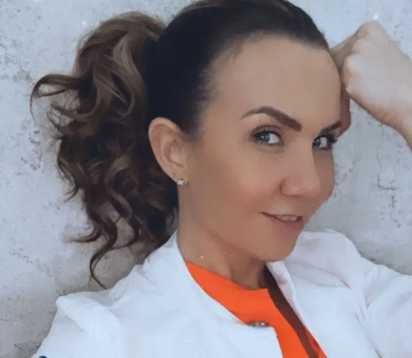 En 2010, dejó Televisa para unirse a TV Azteca, donde coprotagonizó 'La otra cara del alma' (2012-2013).