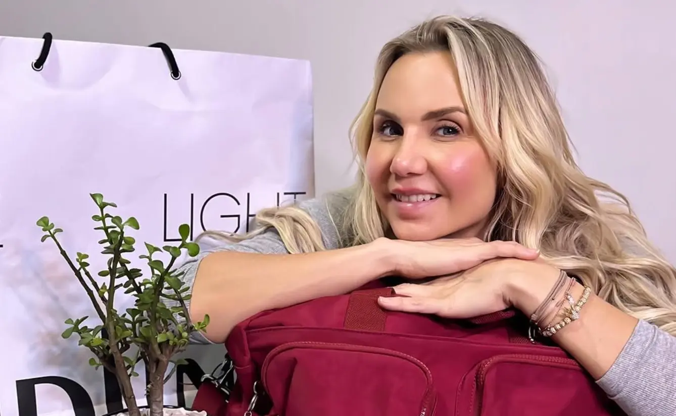 En lo sentimental, contrajo matrimonio con Héctor Soberón en 2001, pero se divorciaron en 2004. En 2011, se casó con Leandro Ampudia, con quien tuvo dos hijos.