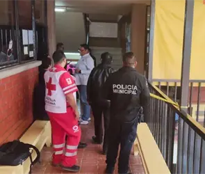 La profesora Rosalba Espino se encontraba dando clases cuando se desplomó; murió frente a sus alumnos