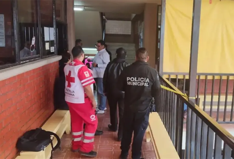 La profesora Rosalba Espino se encontraba dando clases cuando se desplomó; murió frente a sus alumnos
