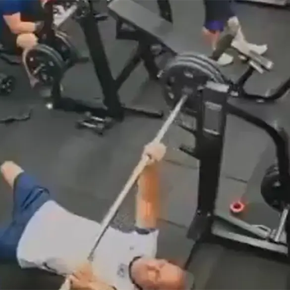 Ronald Montenegro se encontraba haciendo pesas y la barra le cayó en el pecho: murió minutos después