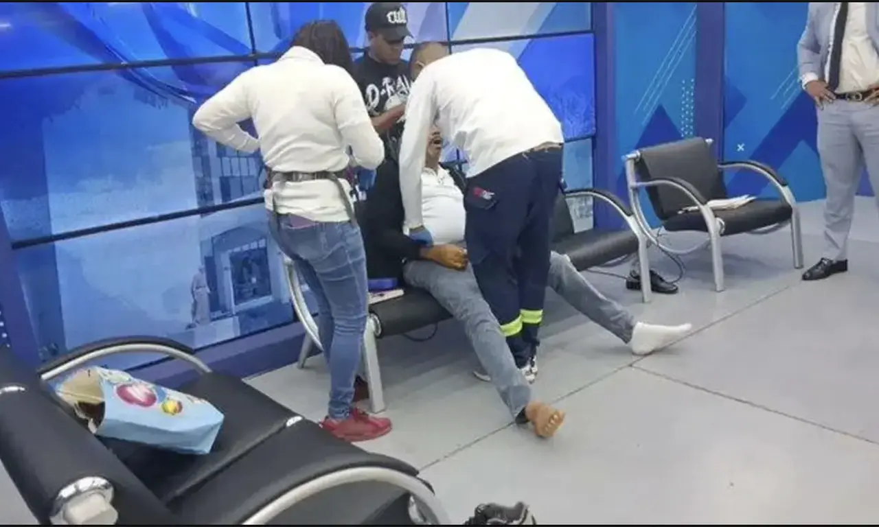  Invitado muere durante transmisión en vivo del programa “El Café de Diario 55” | VIDEO 