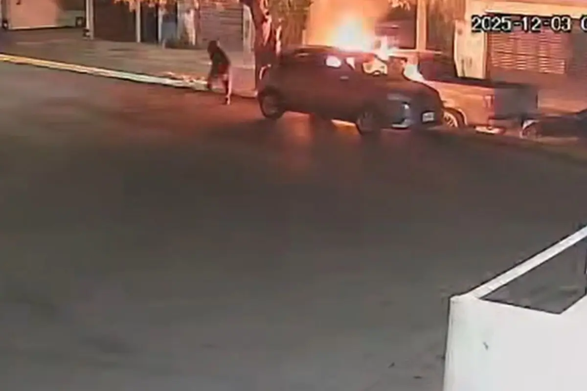  Ángel Juárez vendía ceviches hasta que un sujeto encapuchado incendió su camioneta: "Puso en riesgo mi vida" 