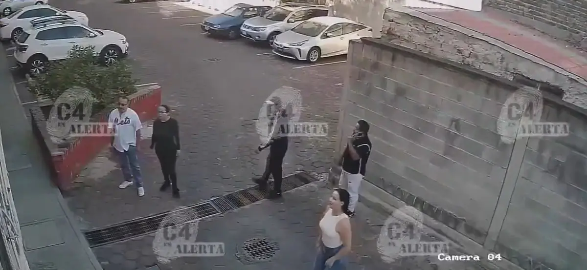 Atacan a balazos auto de administradora de unidad habitacional Captura de pantalla C4 Alerta