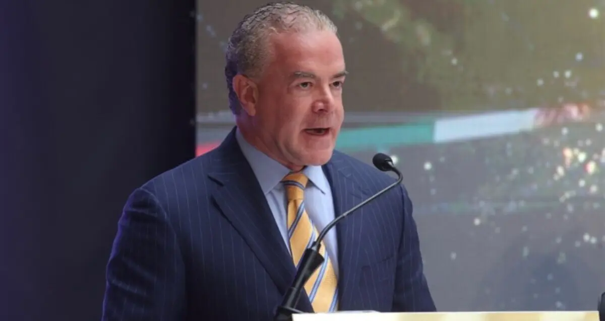  Raúl Rocha Cantú enfrenta un escándalo legal: sus activos bancarios fueron congelados mientras la FGR indaga su presunta participación en una red criminal. 