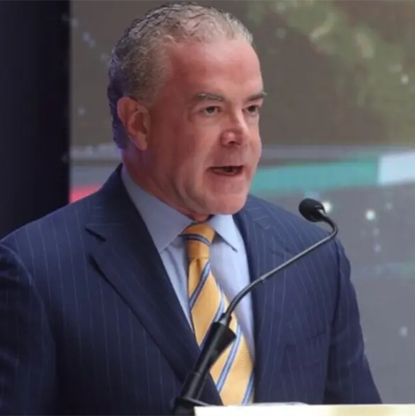 Congelan cuentas a Raúl Rocha, dueño de Miss Universo