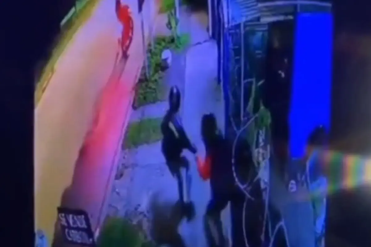  Asalto termina al revés: víctima desarma a ladrón y le dispara mientras huye 