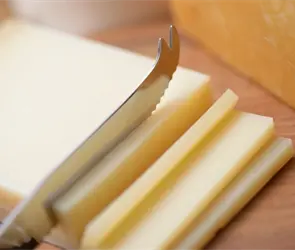 Estos "manchegos" no son queso: Profeco alerta sobre marcas enga&ntilde;osas