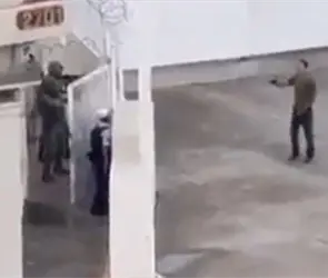 VIDEO | Así fue el momento en que civil armado amenazó a la Marina en Puerto Vallarta