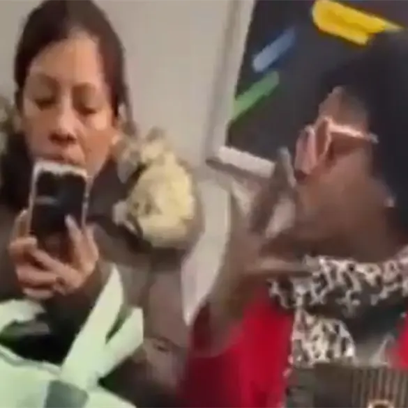No mereces ningún respeto perr*: mujer expulsa a hispana del metro de Nueva York